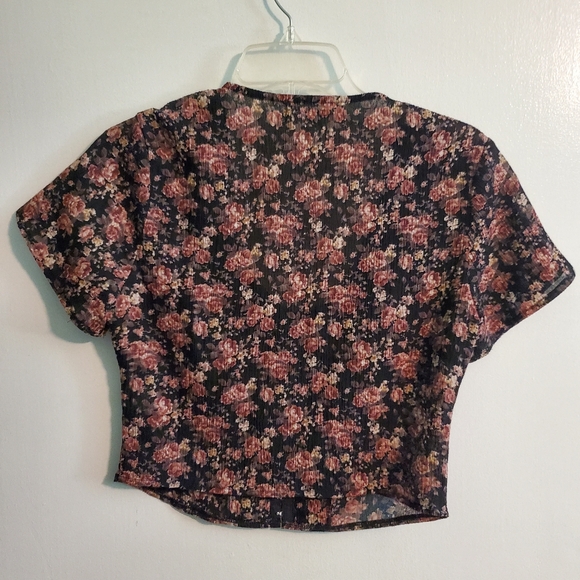 Flower Pattern Top - Picture 2 of 8